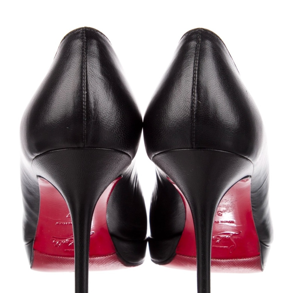 Christian Louboutin woman pump